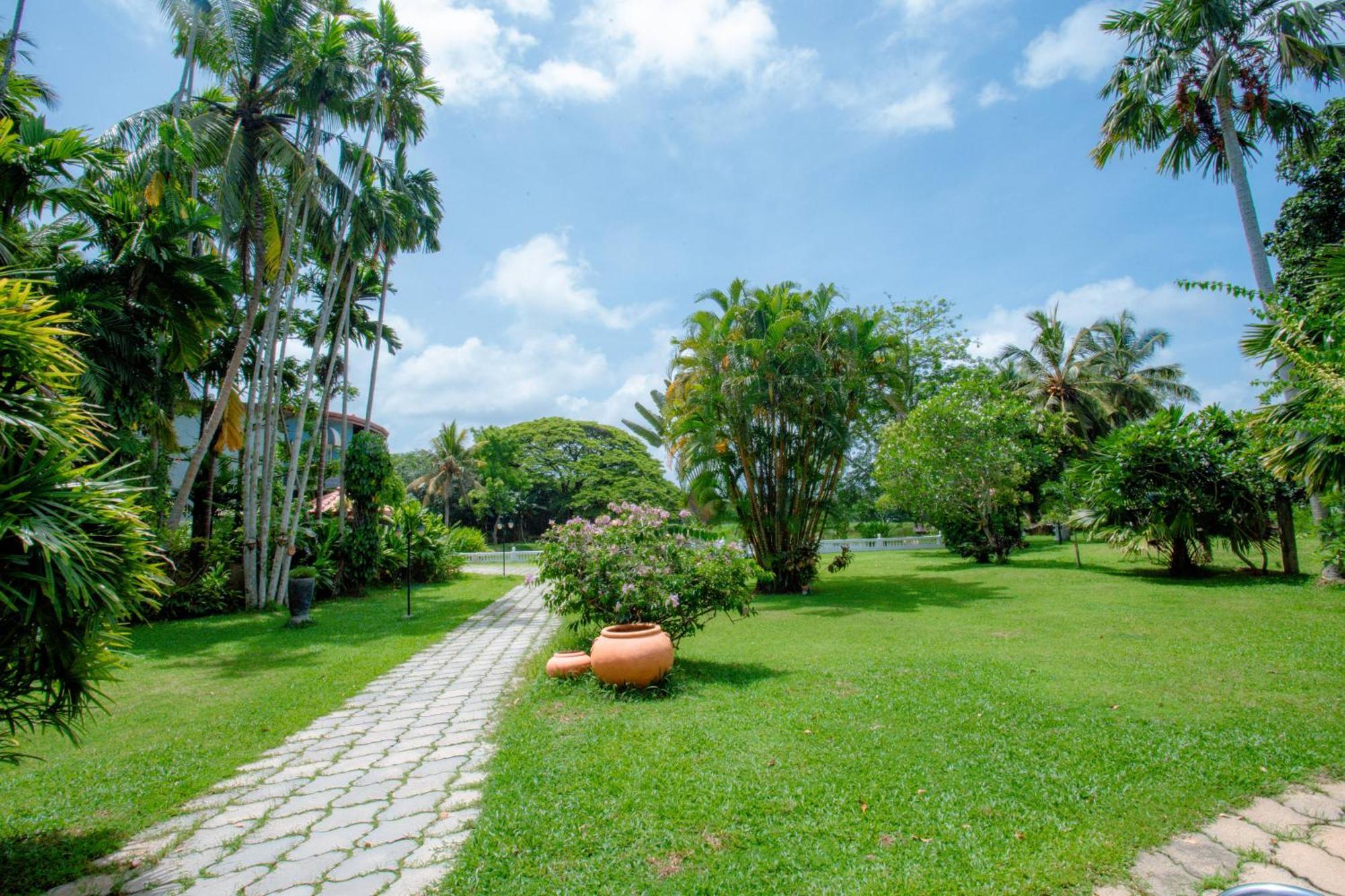 Ayubowan Swiss Lanka Bungalow Resort Bentota Exterior foto